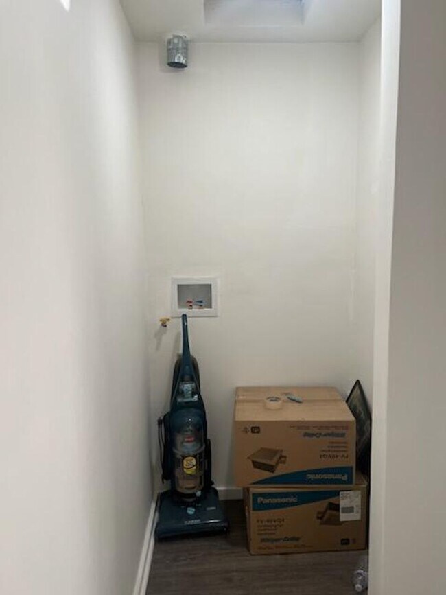 Photo - 1/2-7766 1/2 Santa Monica Blvd Unit 7766 1/2