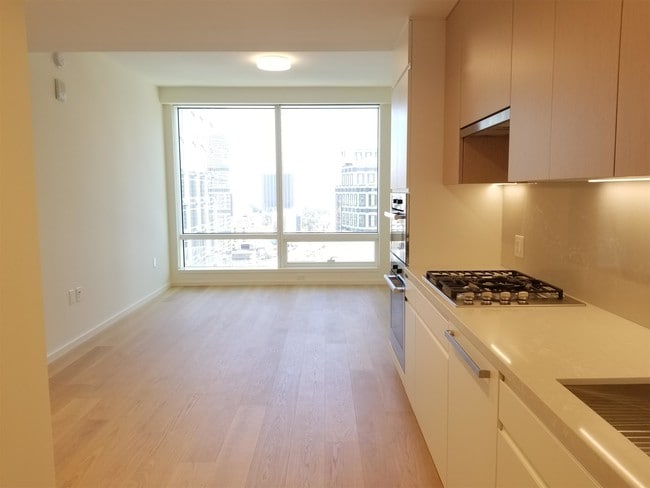 Photo - 877 Francisco St