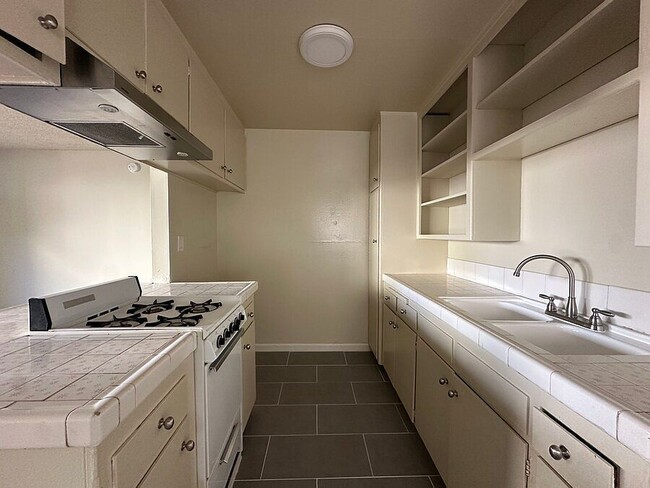 Building Photo - 1831 Grant Ave Unit 4