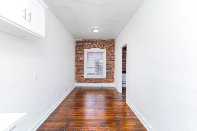 Studio, 1BA - 450SF - CCD - Country Club Dr. Apts.