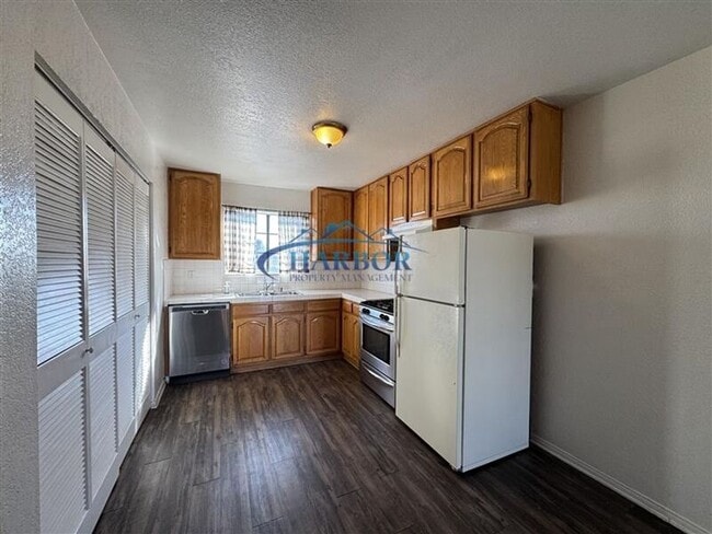 Photo - 820 W 1st St Unit B