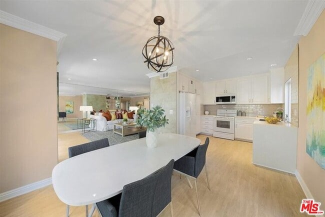 Photo - 2345 Roscomare Rd Unit 201