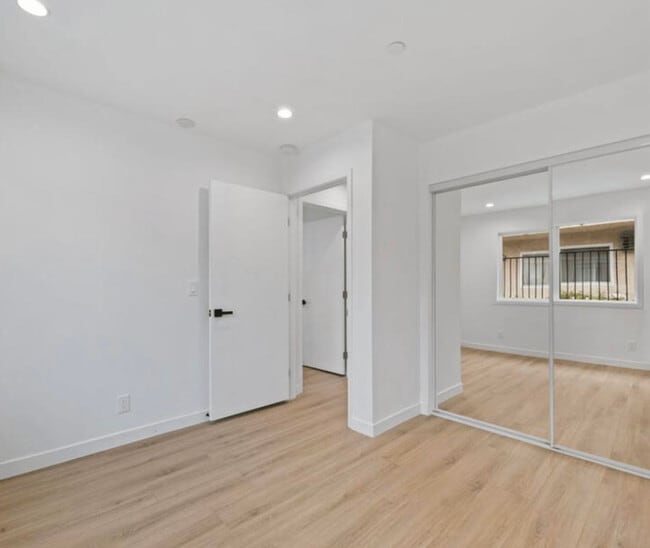 Photo - 10914 Columbus Ave Unit 1