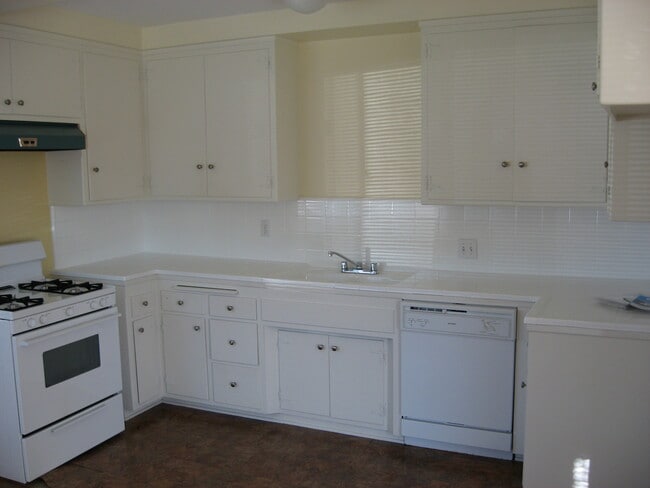 Photo - 1802 Oak St Unit 3