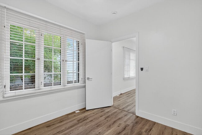 Photo - 405 W 3rd St Unit I