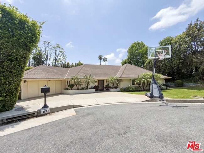 Photo - 1094 Garden Ln