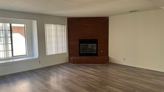 Photo - 2307 N Cahuenga Blvd