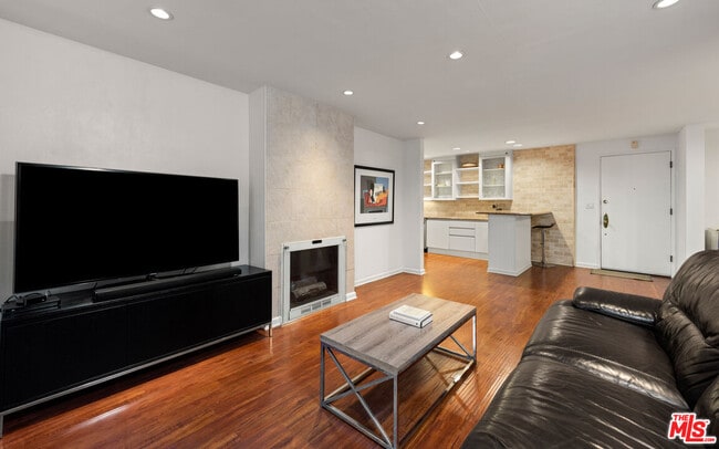 Building Photo - 723 Palisades Beach Rd Unit 107 Rental
