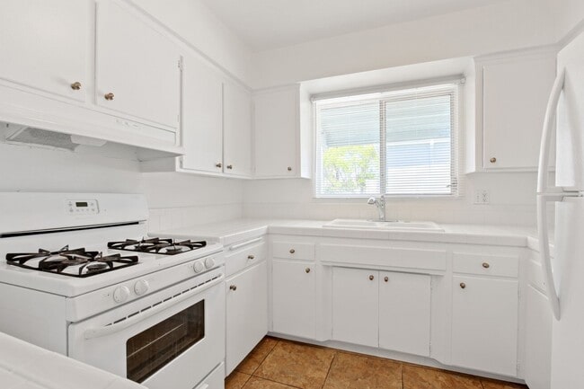 Photo - 744 S Windsor Blvd Unit 10