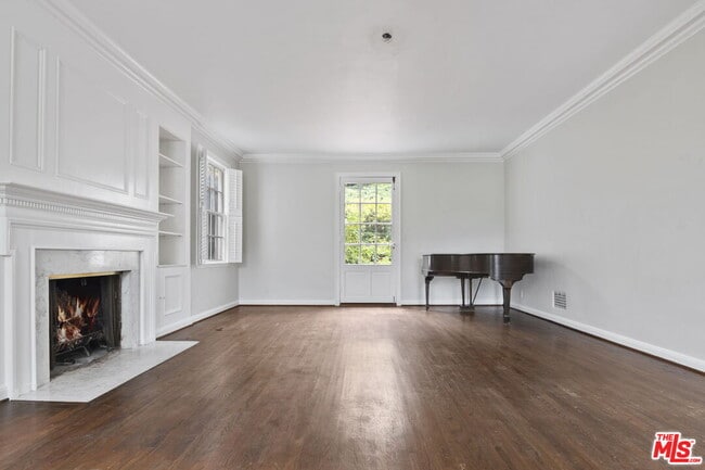 Photo - 662 Loring Ave