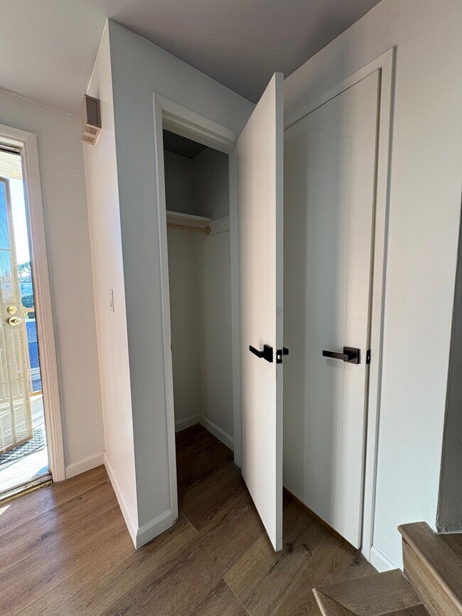 Photo - 240 W Queen St Unit 240