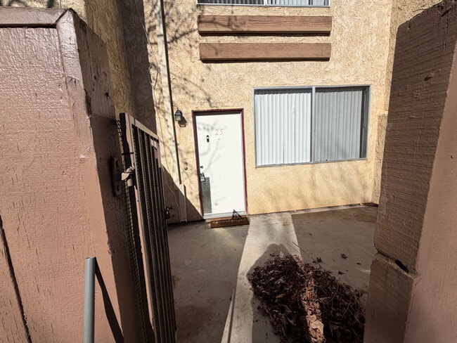 Photo - 43711 Challenger Way