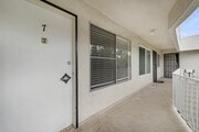 Photo - 934 6th St Apartments
