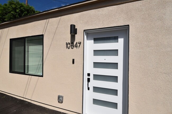 Photo - 10839 Moorpark St Apartment Unit 47