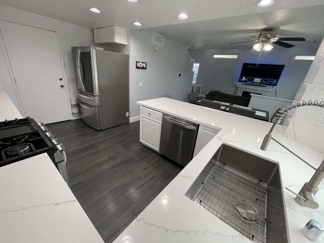 Photo - 726 W Wilson St Unit F