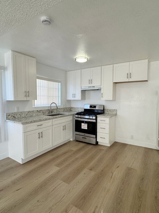 Photo - Bright Upstairs 2-Bedroom Apartment in Prime Long Beach Location Unit 1736-  3