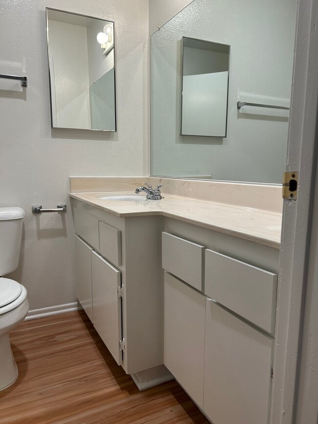 Photo - 725 E Windsor Rd Unit 202