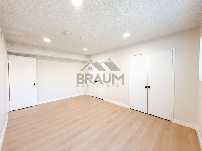 Building Photo - 6041 Whitsett Ave