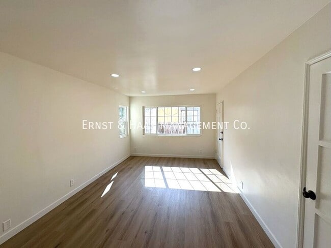 Building Photo - 778 Cherry Ave