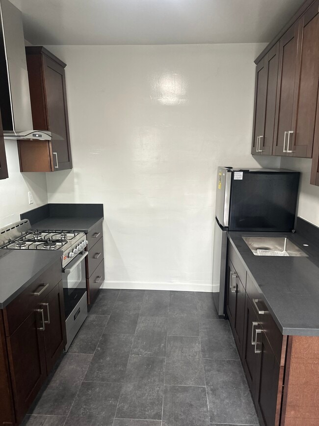 Photo - 5740 Franklin Ave Unit 200