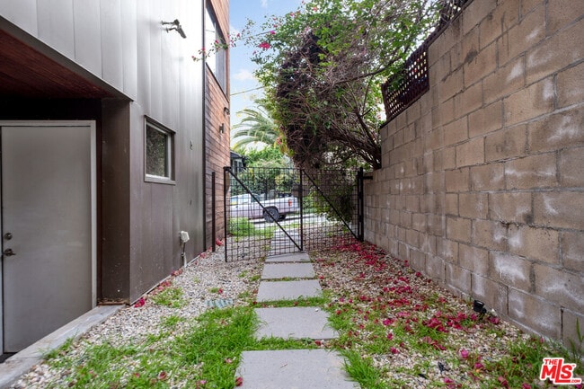 Photo - 6127 Glen Tower St