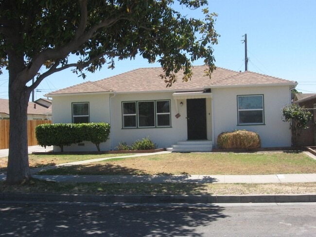 Building Photo - 412 W El Camino St