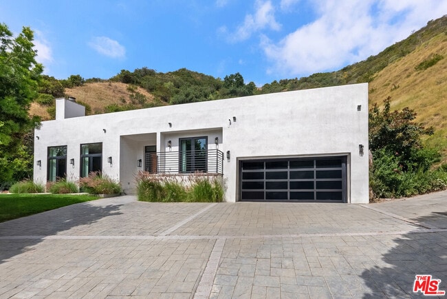 Photo - 1739 San Ysidro Dr House