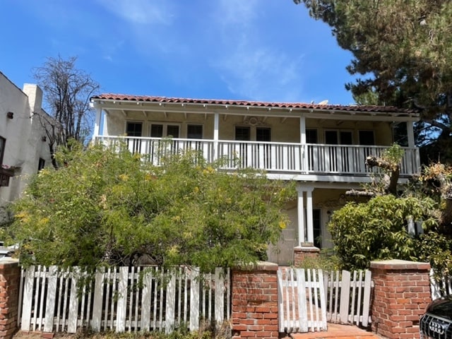 Beachwood canyon living! - 2461 Cheremoya Ave Unit B