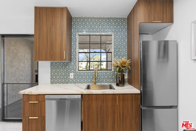 Building Photo - 5300 E Waverly Dr Unit B6 Rental