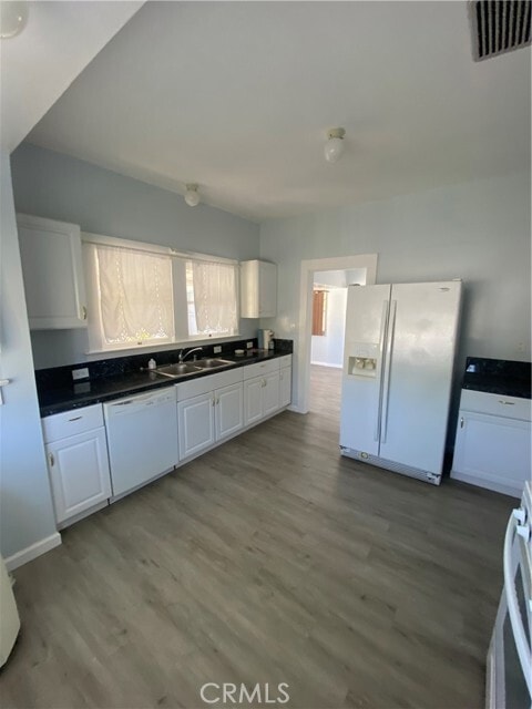 Photo - 500 W 3rd St