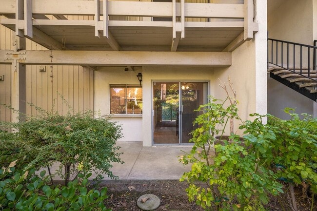 Photo - 23732 Hillhurst Dr