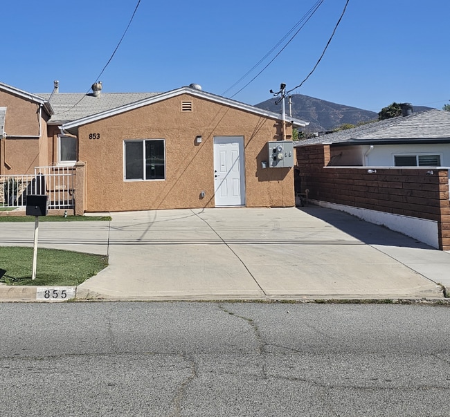 Photo - 853 Kempton St