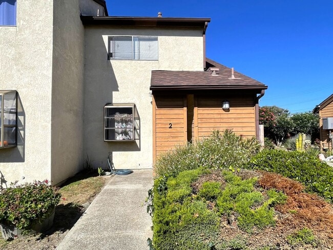 Building Photo - Two Bedroom Condo on Southside