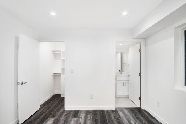 Photo - Brand New 3Bed/3.5 Bath Townhouse Available Now! Unit Hesby St 10924 1/2