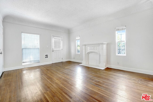 Photo - 1359 Cloverdale Ave