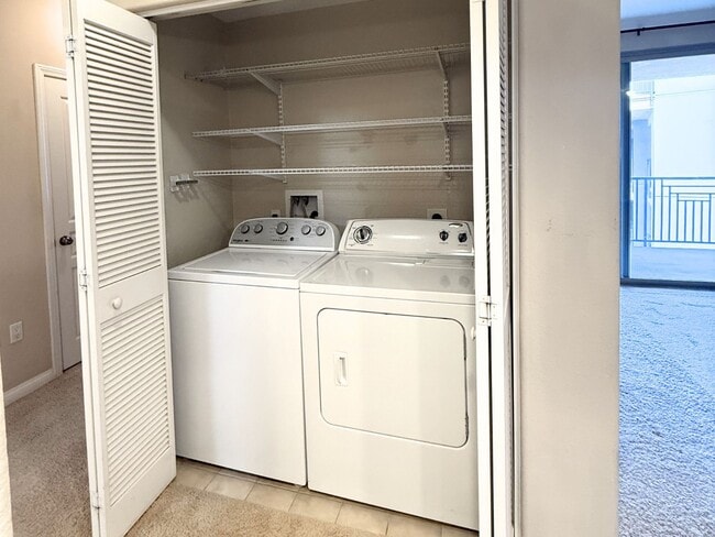 In unit laundry - 3877 Pell Pl Unit 301