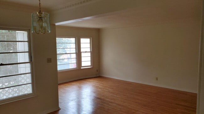 Building Photo - 5080 Pickford St Unit 5080