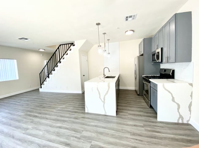 Photo - 6941 Hazeltine Ave Apartment Unit 3