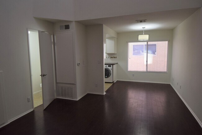 Photo - 5328 Riverton Ave Unit 203