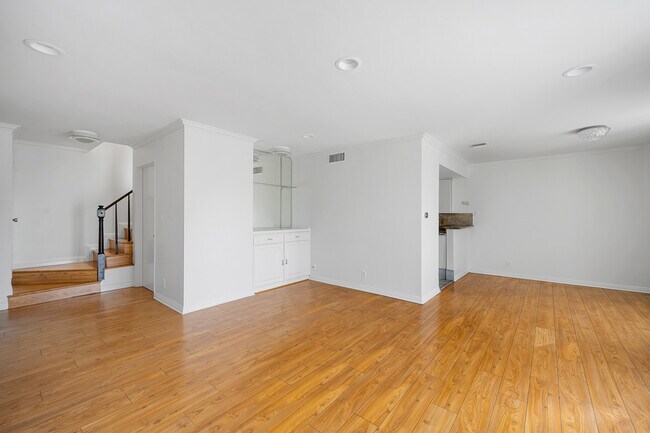 Photo - 13203 Vanowen St