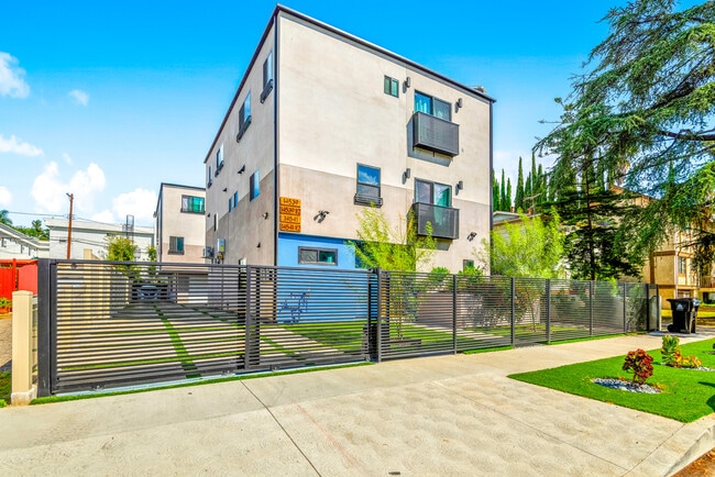 Photo - 14539 Weddington St