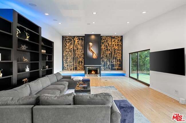 Photo - 8514 Hillside Ave