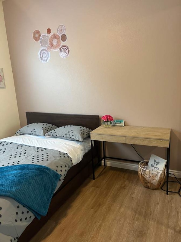 Photo - 1685 Rose Ave