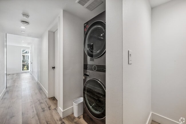 Photo - 1252 W 37th St