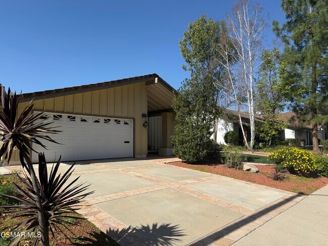 Photo - 2923 E Sierra Dr