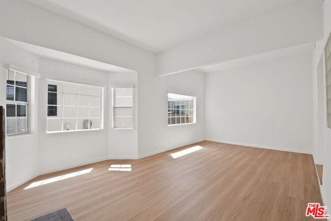 Photo - 2619 Carmona Ave