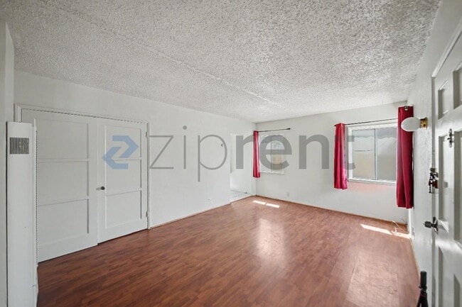 Photo - 7027 Holmes Ave