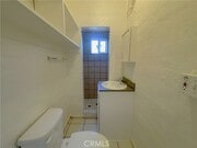 Photo - 952 E 10th St