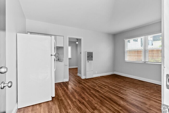 Building Photo - 1620 E Appleton St Rental