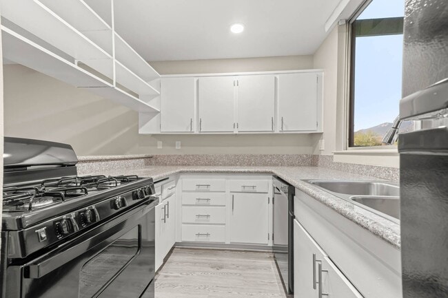 Photo - Tahquitz Court